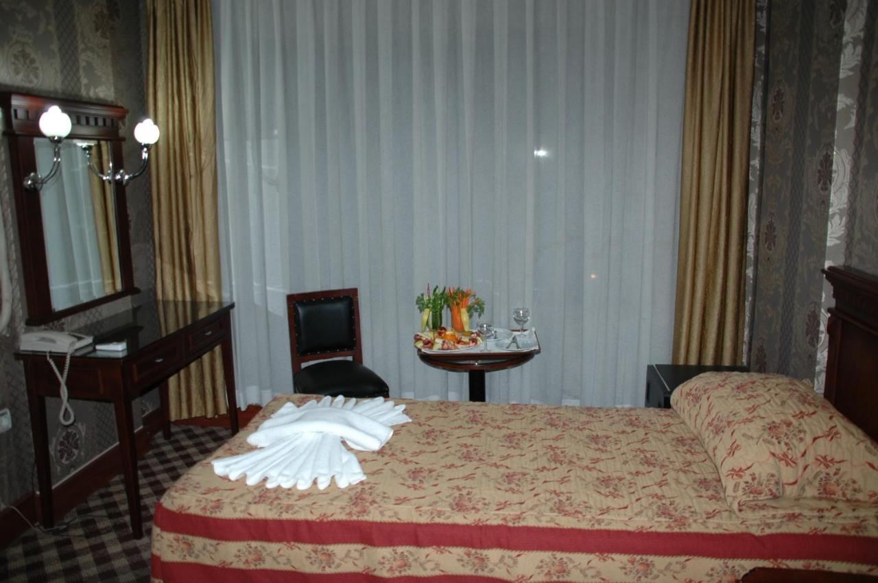 Kecik Hotel Istanboel Buitenkant foto